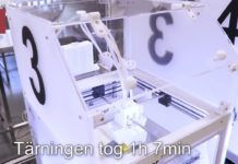 Smocka skriver ut en tärning på Ode