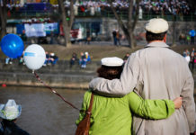 I år firas valborg på distans – Picknick i Habbo Hotel och virtuella skålningar via Teams