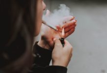 I Vasa säljs rusmedel allt oftare utan ålderskontroll Det är lättare att köpa tobak än alkohol utan åldersbevis. Bild: fotografierende via Unsplash