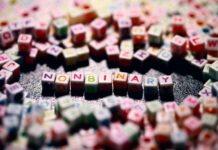 Barnbok om icke-binära åttaåringen Månne släpps Bild: Unsplash/Sharon Mccutcheon