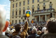 Valborgsfirande väcker oro i Sverige trots att det är inställt för i år