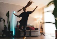 Må bra-tips: Dansa! Bild: Vinicius "amnx" Amano / Unsplash