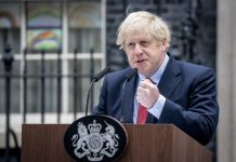 Ville hellre se ”kroppar staplas i tusentals” än införa ny nedstängning – anonyma källor anklagar Boris Johnson