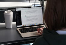 Expert: Universitetslärares kunskaper i artificiell intelligens behöver förbättras En dator