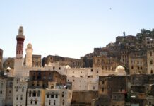 Över 80 döda i trängsel på välgörenhetsevenemang i Jemen Byggnader i Jemen.