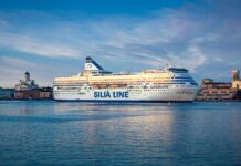 Kryssningsfartygen M/S Galaxy och M/S Silja Europa fungerar som flyktingförläggningar i Nederländerna Kryssningsfartyget förtöjt vid en hamn