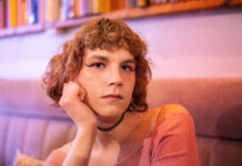 Knife Girl ser AI som ett kraftfullt verktyg Bild på Lili Aslo